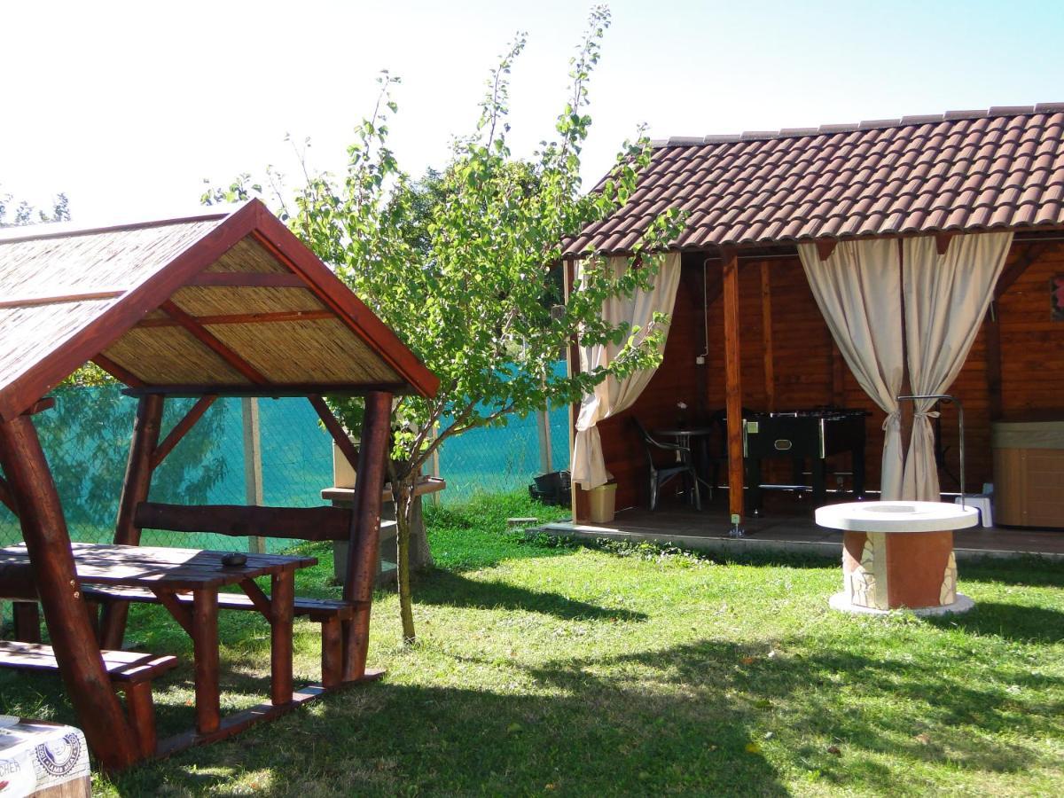 Vadrózsa Vendégház-Apartman Demjén Kültér fotó