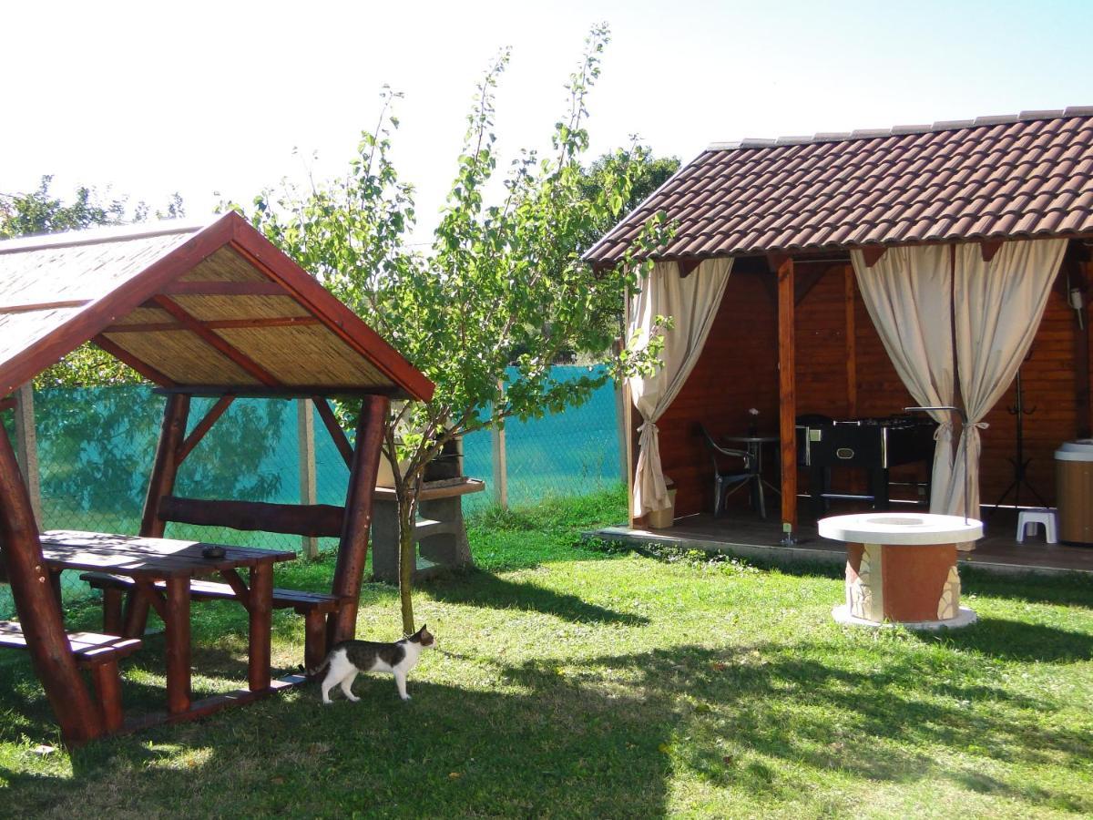 Vadrózsa Vendégház-Apartman Demjén Kültér fotó